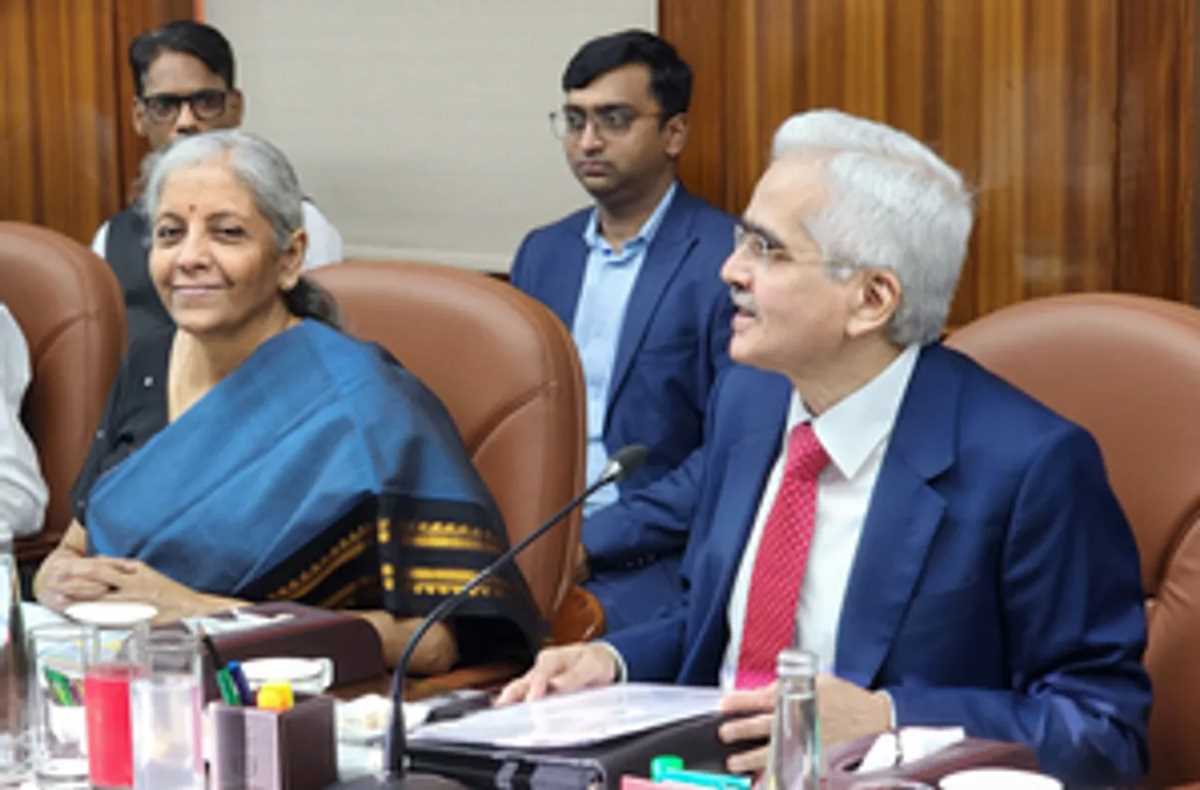 बैंकों को अधिक डिपॉजिट जुटाने और ऋण देने में गति लाने पर ध्यान देना चाहिए : वित्त मंत्री सीतारमण